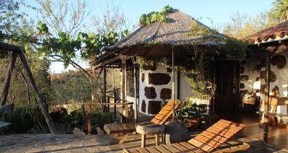 Traditional Canarian Retreat: Casa Francisco with Private Pool, Terrac