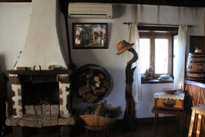 Interior - Traditional Canarian Retreat: Casa Francisco with Private Pool, Terrac (Puntagorda)