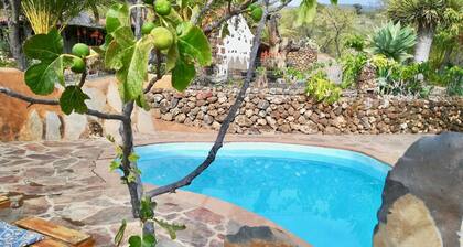 Traditional Canarian Retreat: Casa Francisco with Private Pool, Terrac