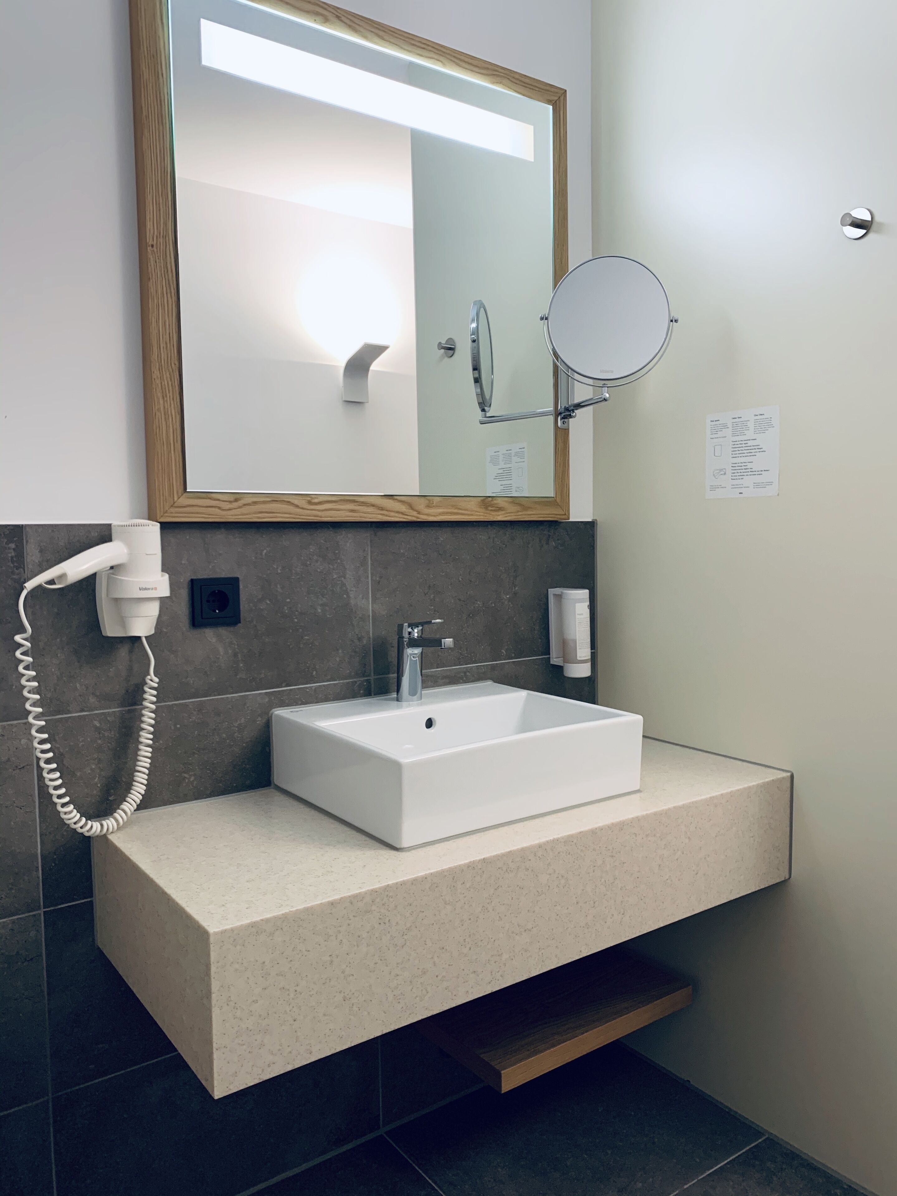 superior double room | bathroom sink