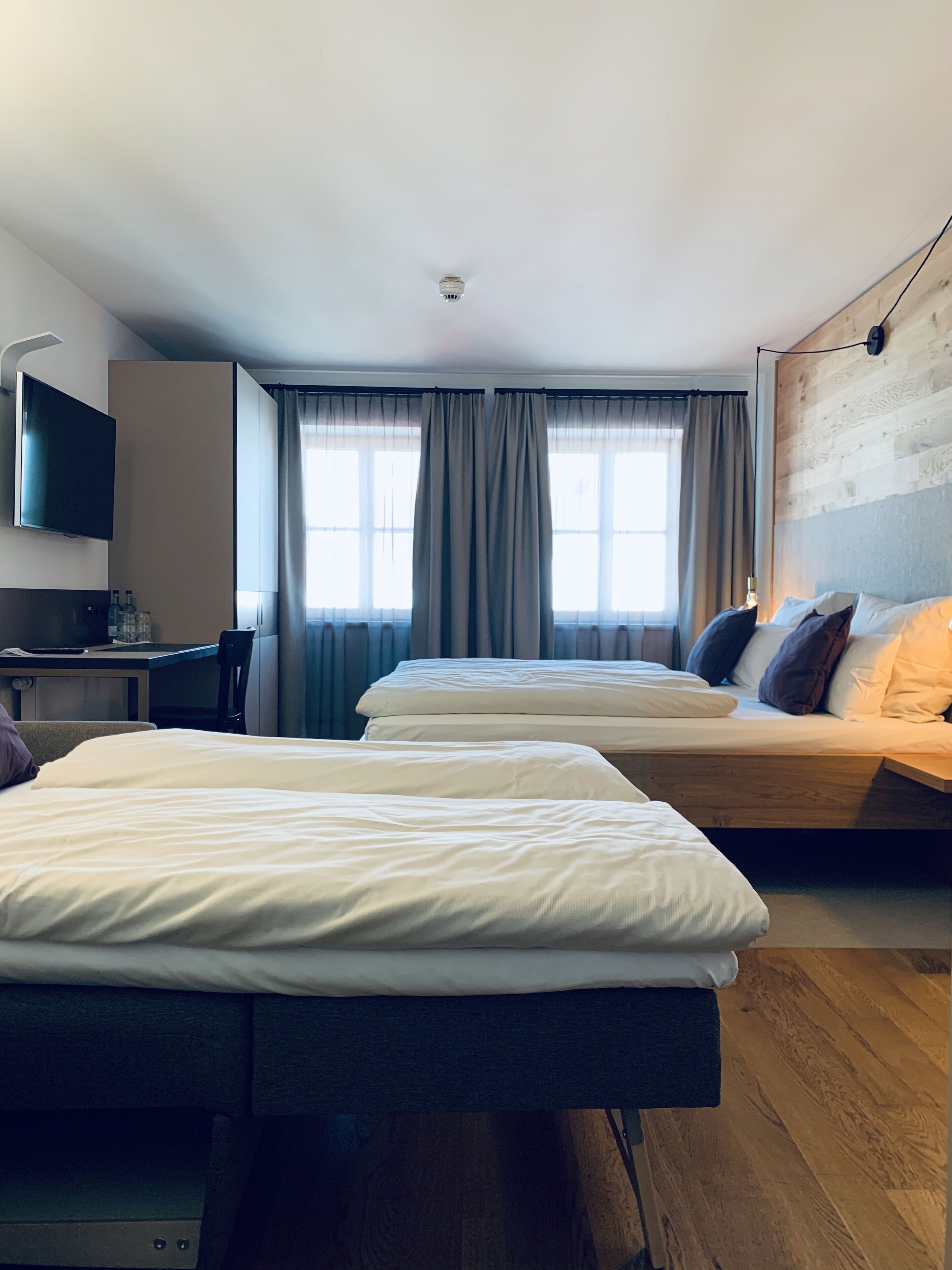 junior suite | 1 bedroom, hypo-allergenic bedding, desk, laptop workspace