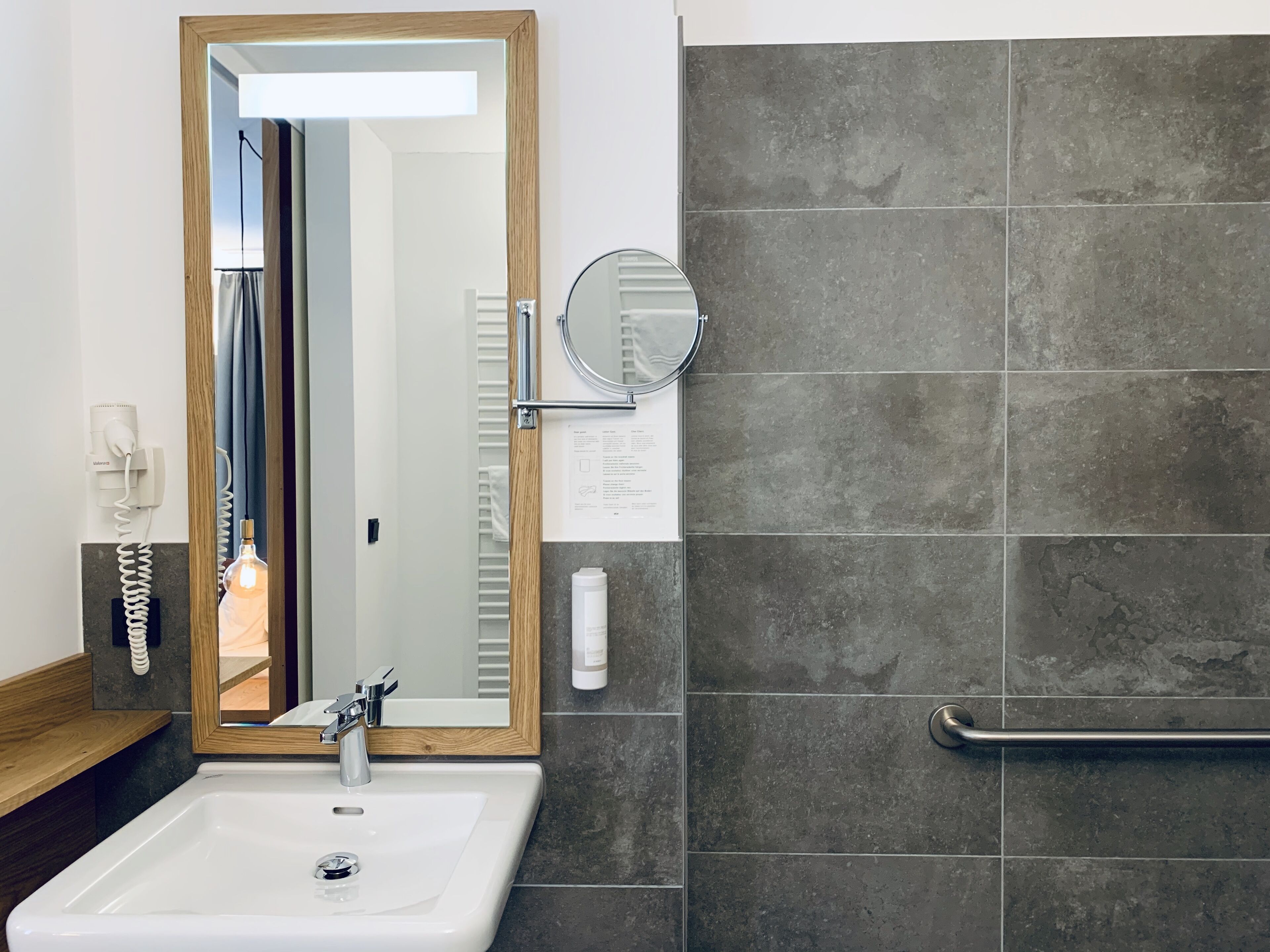 double room, accessible, french bed (140 cm bed width) | bathroom | hair dryer, towels