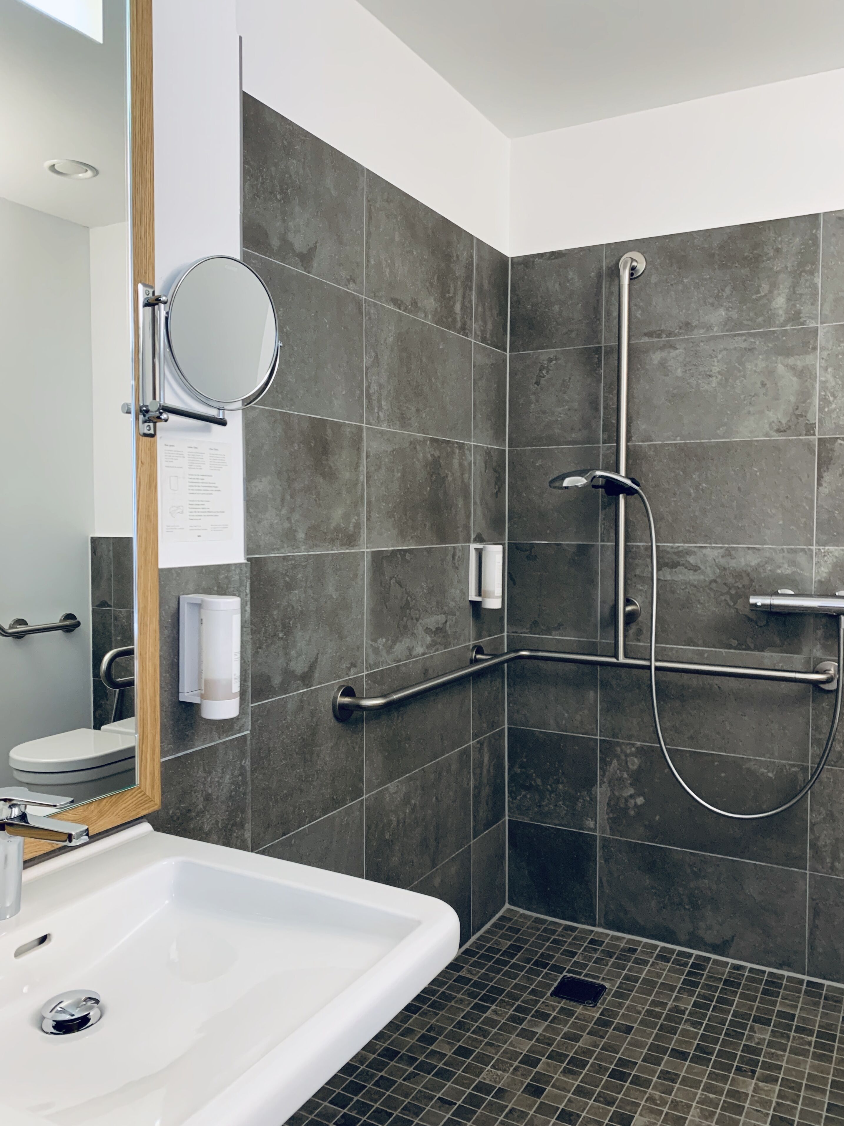 double room, accessible, french bed (140 cm bed width) | bathroom | hair dryer, towels