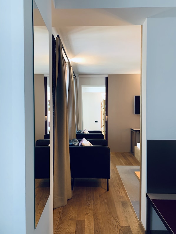 Family Suite | Hypo-allergenic bedding, desk, laptop workspace, blackout drapes