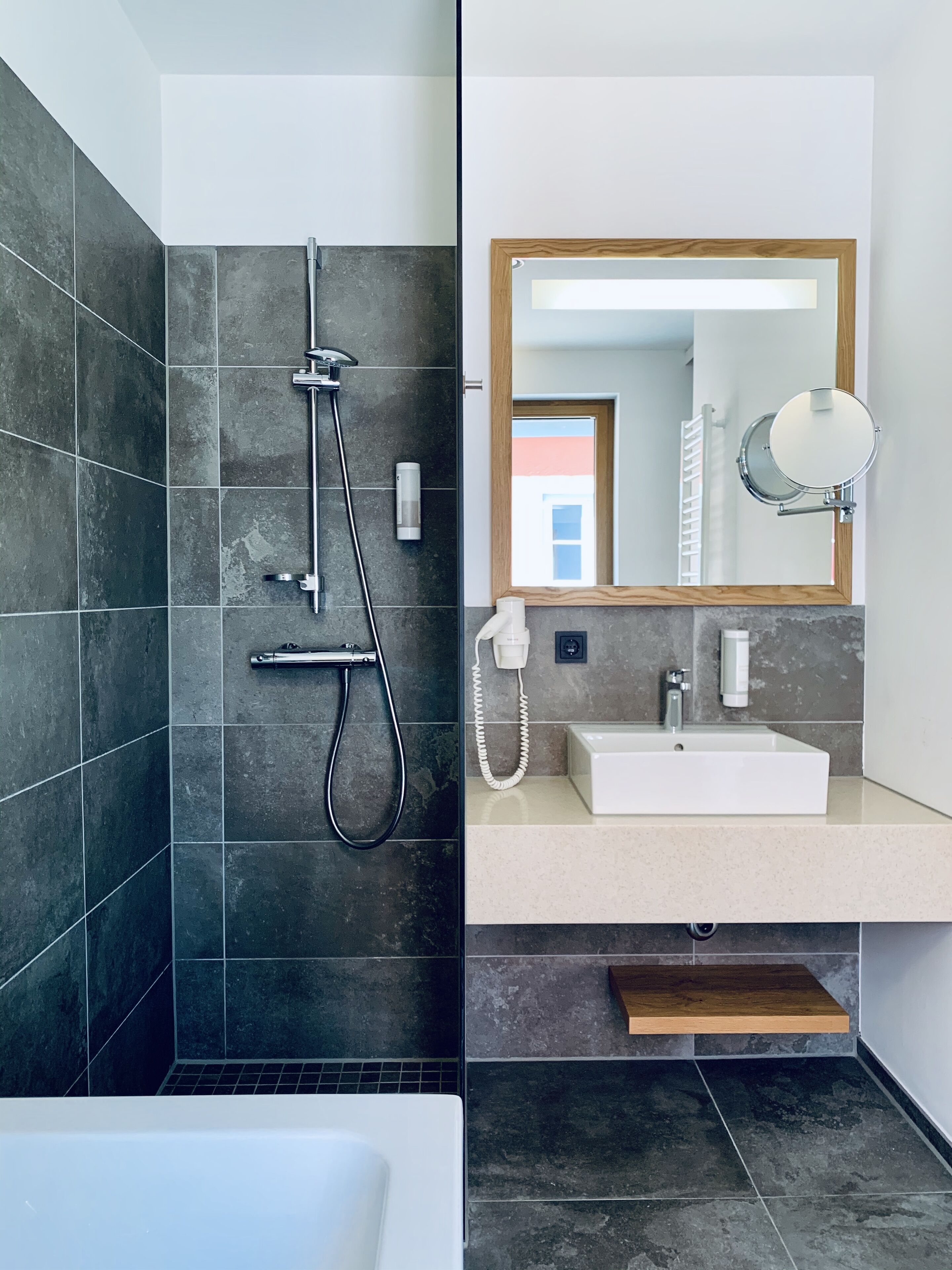 家庭套房 | 浴室 | 吹風機、毛巾