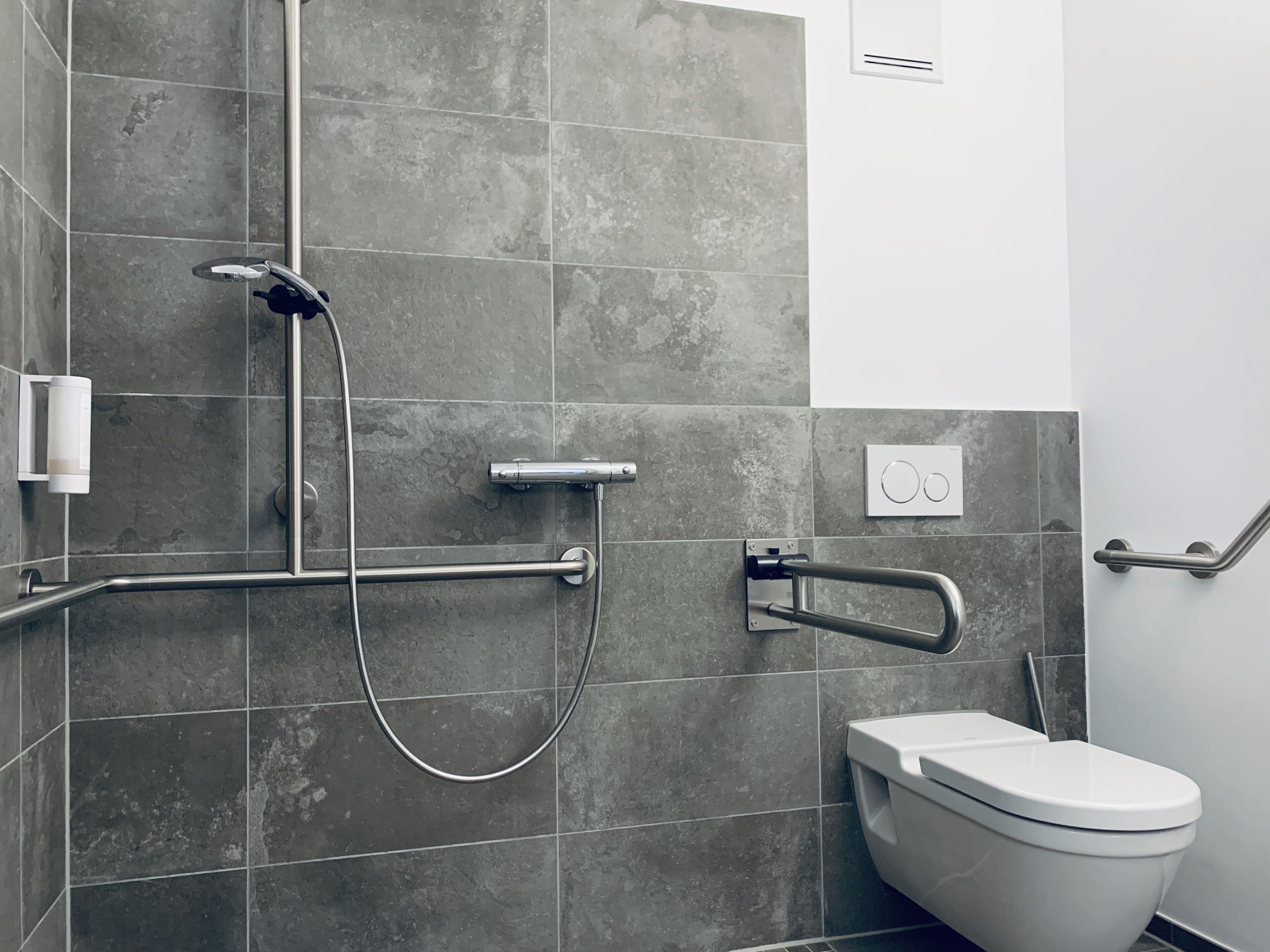 double room, accessible, french bed (140 cm bed width) | bathroom | hair dryer, towels