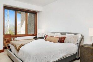 4 slaapkamers, een strijkplank/strijkijzer, gratis wifi, beddengoed