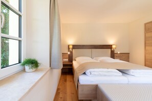 2 bedrooms, desk, free WiFi, bed sheets - Family-friendly vacation apartment with terrace + barrier-free in a central location (Mauterndorf)