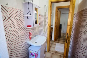 Dusche, Haartrockner, Bidet