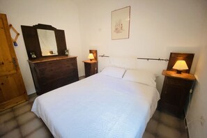 2 Schlafzimmer, Bügeleisen/Bügelbrett