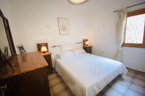 2 chambres, fer et planche à repasser