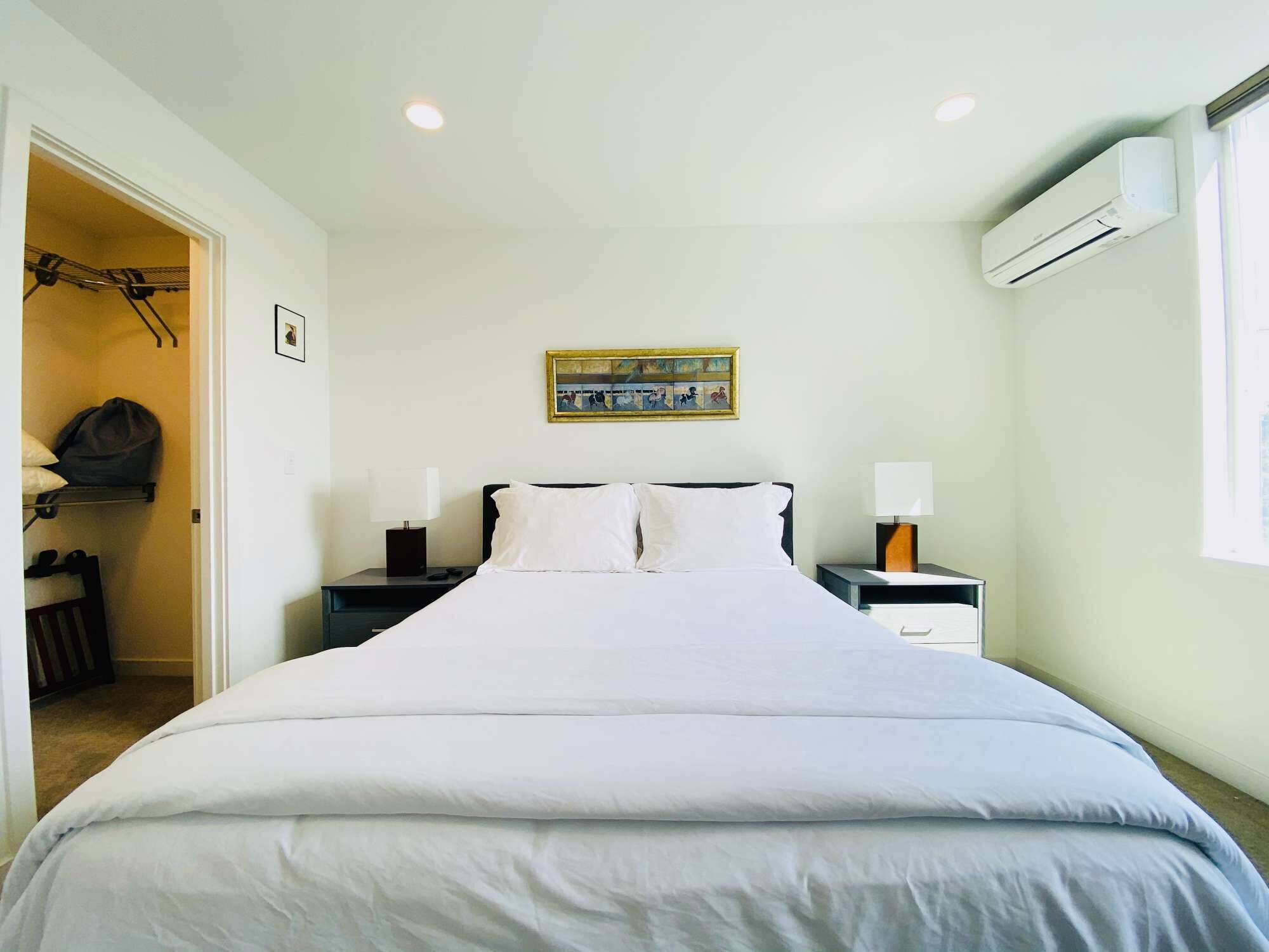 2 habitaciones, tabla de planchar con plancha, cuna de viaje y wifi 