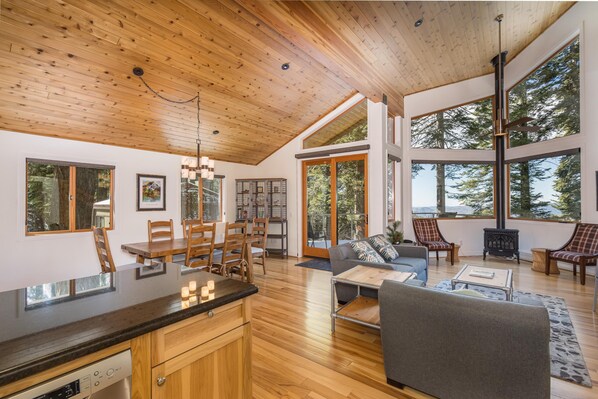 Interior - Canyons Crest (Yosemite National Park)