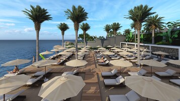 Plajda, 2 plaj barı, kürek/kano 