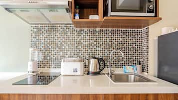 Premium bedding, in-room safe, blackout drapes, iron/ironing board