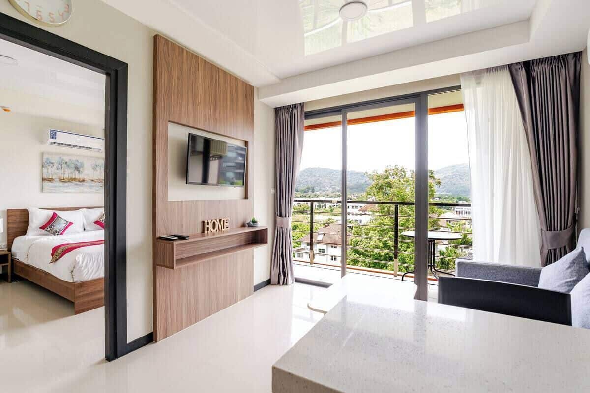 1 Bedroom Mountian View | Living room | 55-inch Smart TV with cable channels, TV
