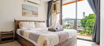 Naiharn Pearl Condo Hotel by Villacarte