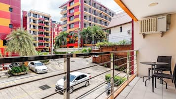 1 Bedroom Building View