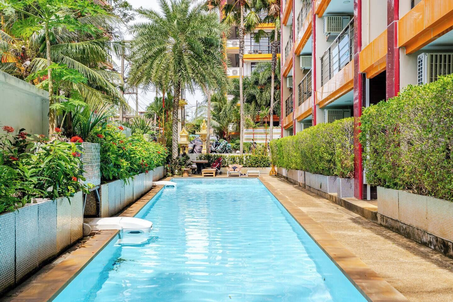 2 outdoor pools