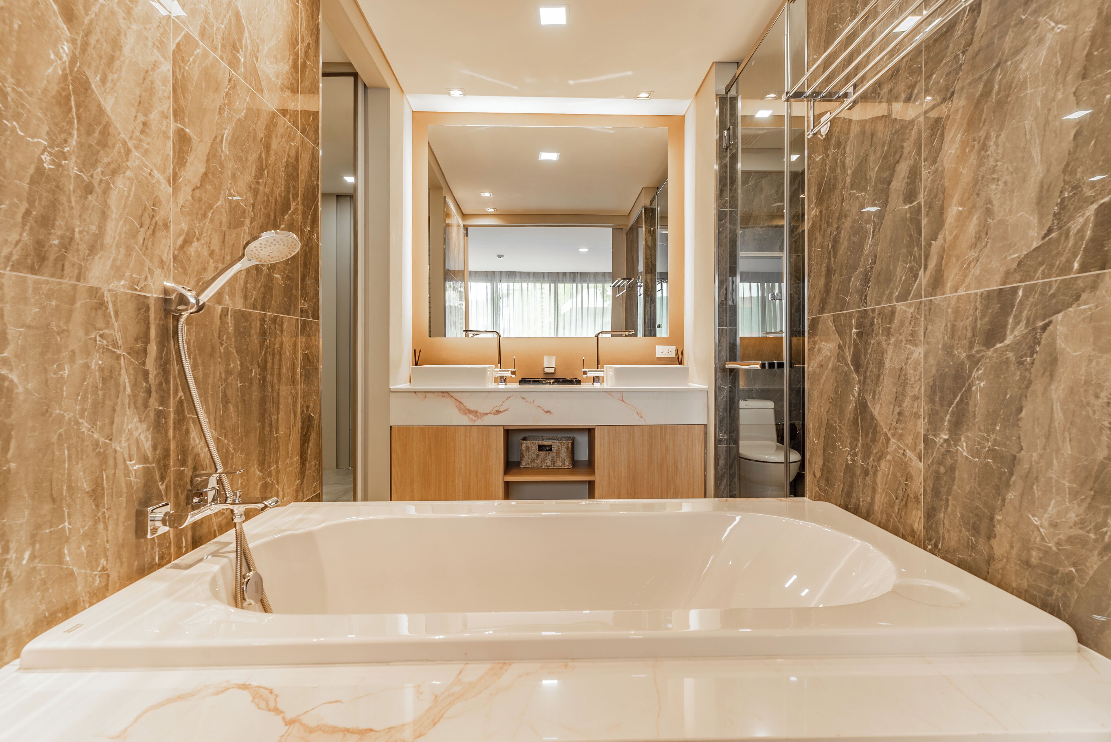 Elite Apartment | Bathroom | Shower, rainfall showerhead, free toiletries, towels