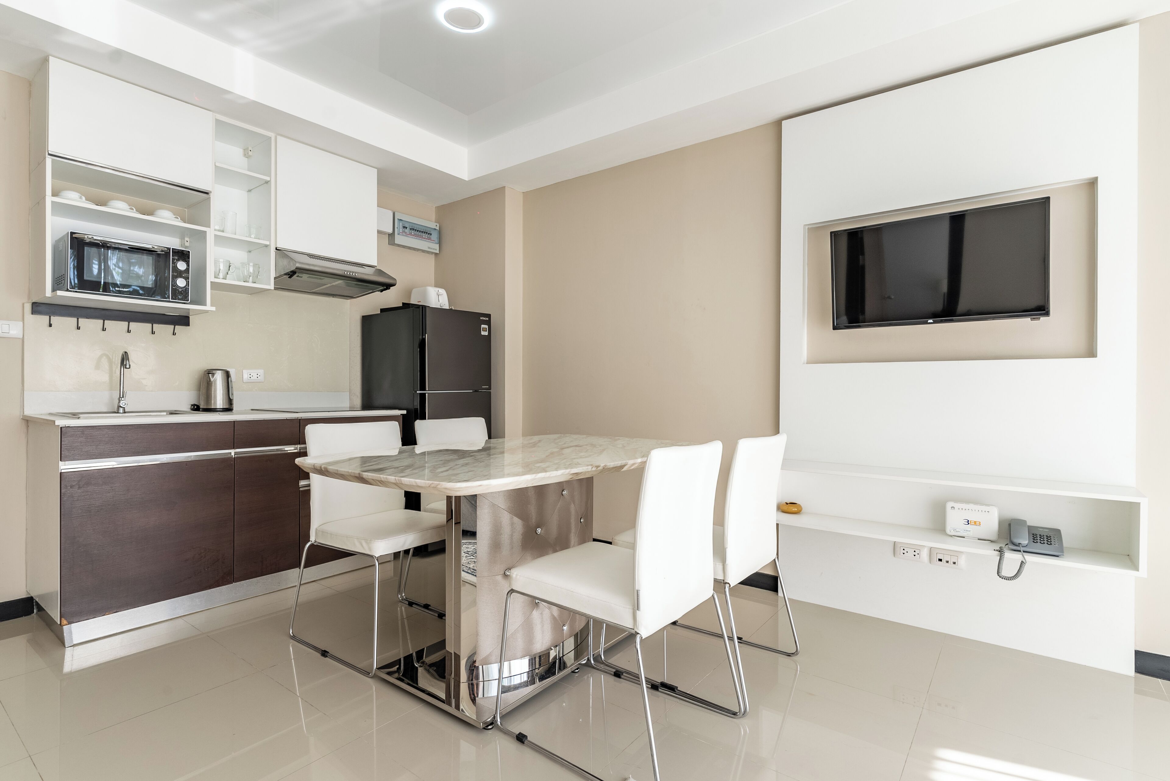 Family Apartment | Dapur peribadi | Peti sejuk/penyejuk beku saiz penuh, ketuhar gelombang mikro, dapur 