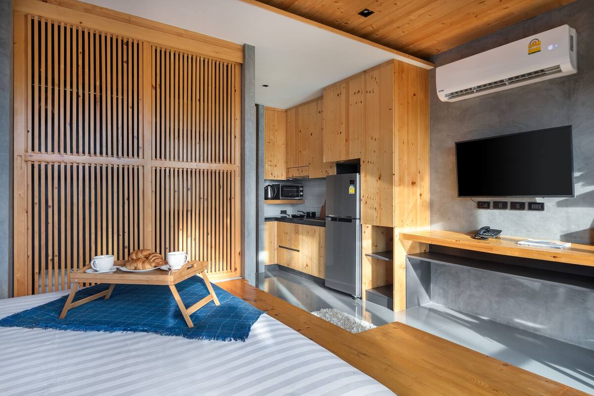 Comfort Studio | Private kitchenette | Full-sized fridge, microwave, stovetop, electric kettle