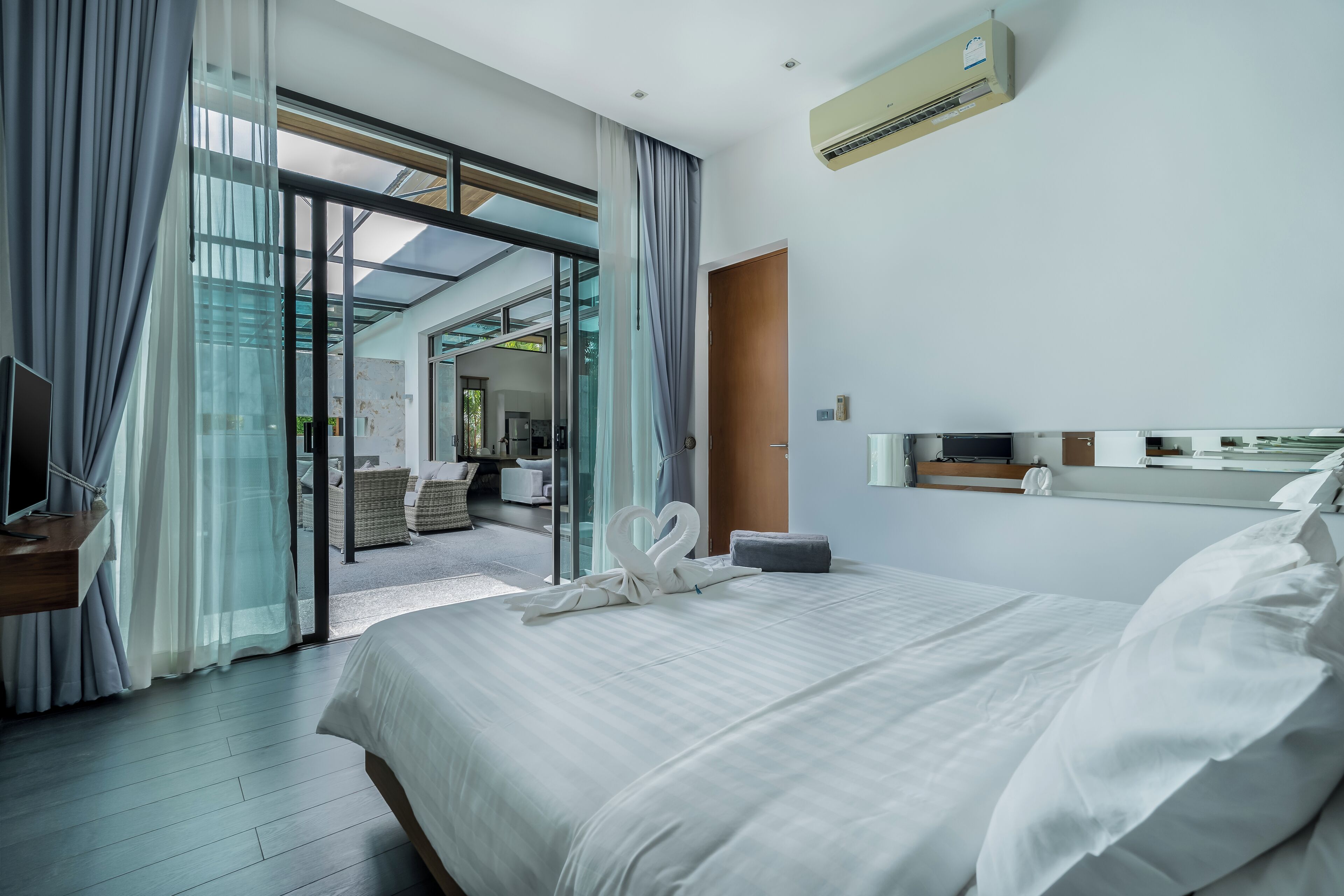 3 Bedrooms | 3 bedrooms, desk, blackout curtains, free WiFi