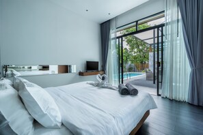 Desk, blackout drapes, free WiFi, bed sheets