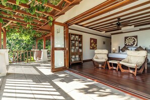 3 Bedrooms | Balcony -  Villa Suriya B2 (Patong)