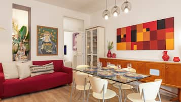 Luxury Apartment, 3 Bedrooms, 2 Bathrooms, City View | Living area