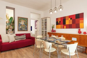 Luxury Apartment, 3 Bedrooms, 2 Bathrooms, City View | Living area