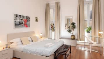 Couette en duvet d'oie, bureau, fer et planche à repasser