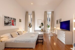 Apartamento Deluxe, 1 habitación | Edredones de plumas, escritorio, tabla de planchar con plancha