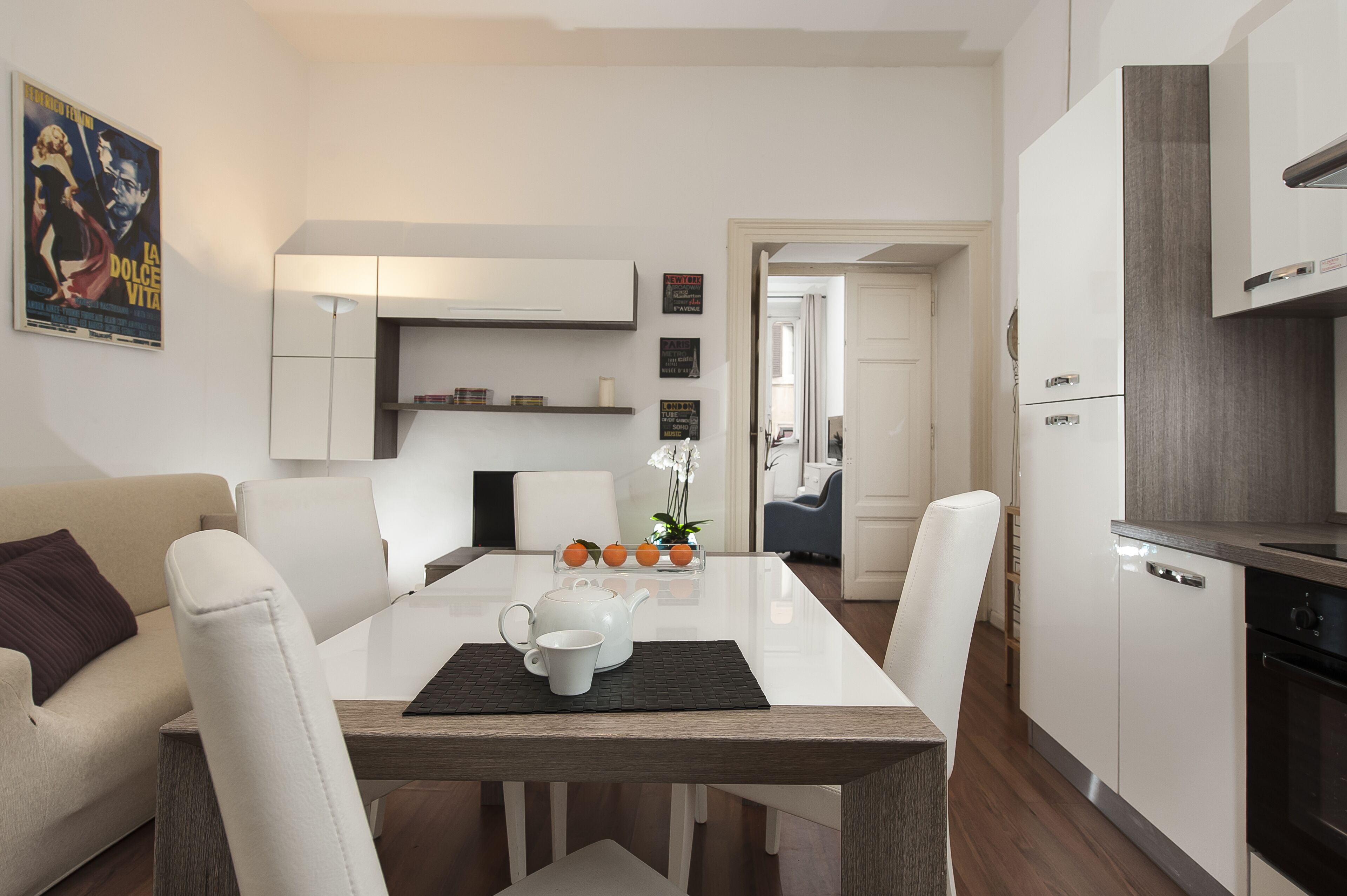 Appartamento Deluxe, 1 camera da letto | Area soggiorno | TV a schermo piatto 40 pollici con canali digitali, TV