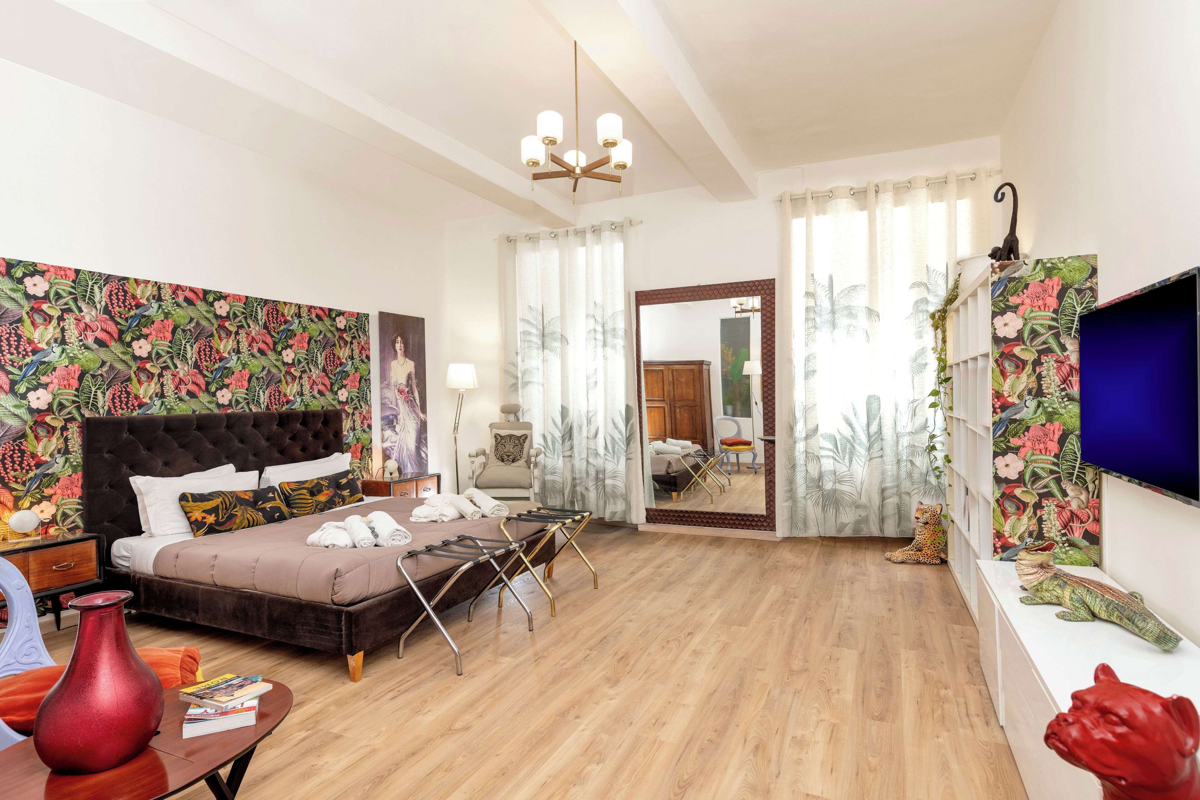 Appartement luxueux, 3 chambres, 2 salles de bains, vue sur la ville | Couette en duvet, bureau, fer et planche à repasser