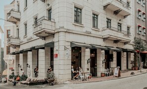 Front of property - Selvese Suites – Serviced Living in Galata (Istanbul)