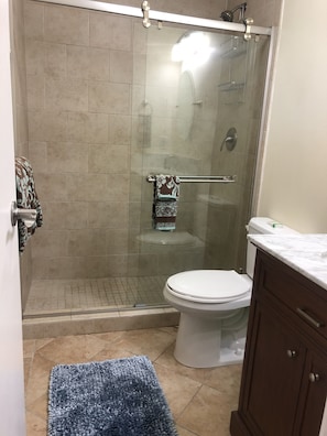Hair dryer, towels, toilet paper - Walk To The Beach From This Beautifull New Studio With Everything You Need (St. Thomas)