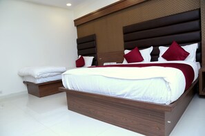 In-room safe, desk, soundproofing, free WiFi