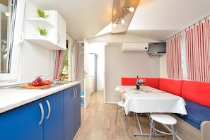 Family Mobile Home | Living area | Flat-screen TV
