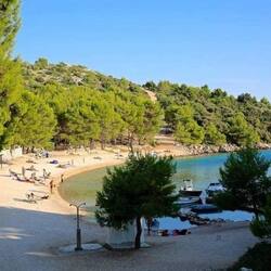 Una spiaggia nelle vicinanze, lettini da mare, 4 bar sulla spiaggia