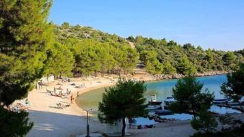 Beach nearby, sun-loungers, 4 beach bars