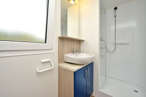 Family Mobile Home | Bathroom - Villa Antonio (Pakostane)