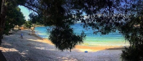 Beach nearby, sun loungers, 4 beach bars