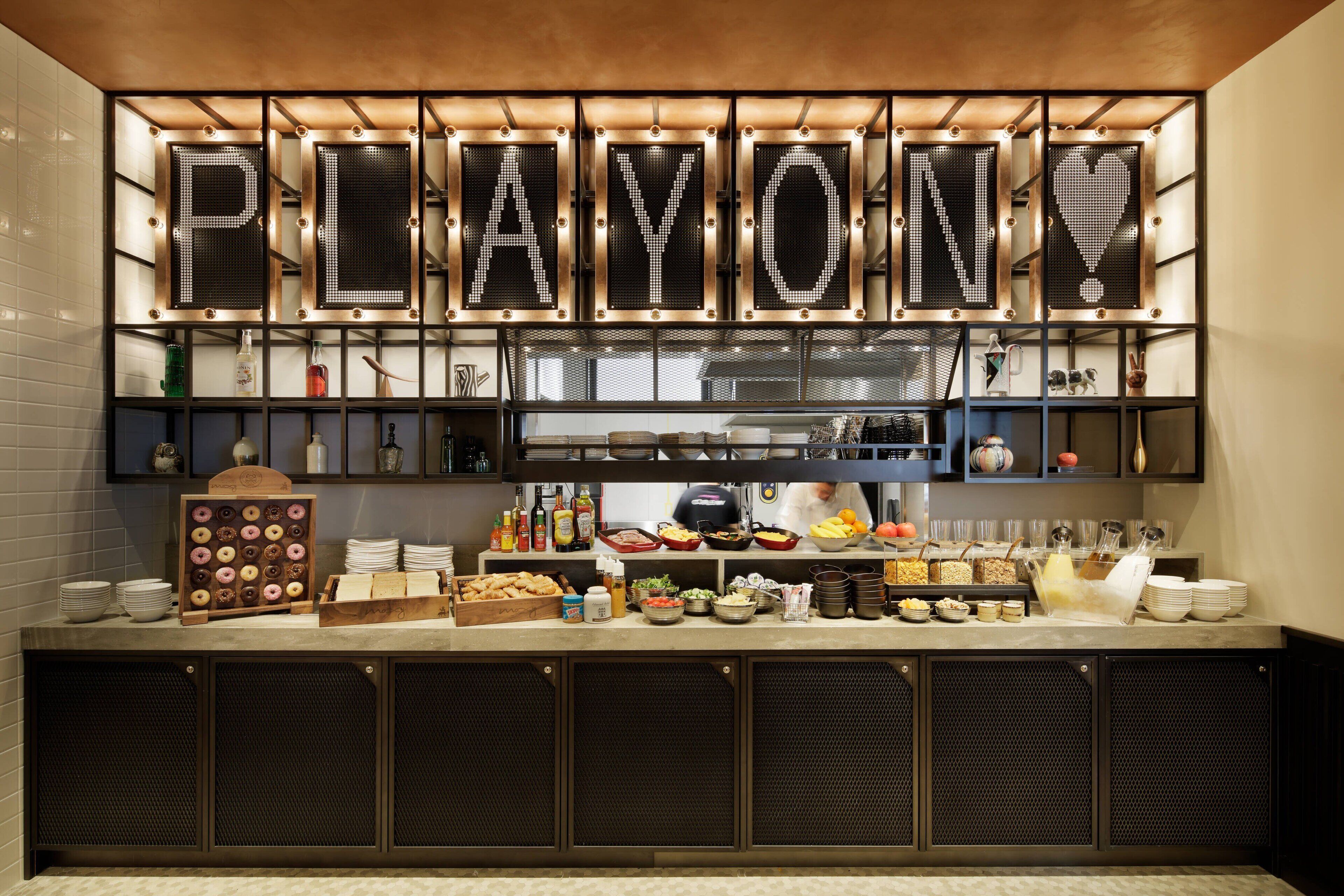 daily buffet breakfast (jpy 2000 per person)