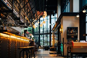 Bar (on property) - Moxy Osaka Umeda (Osaka)