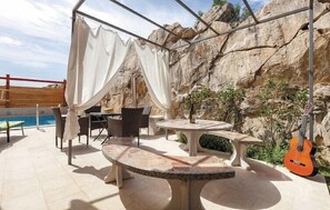Outdoor dining - Luxury villa Liberta near Split, private pool (Podstrana)