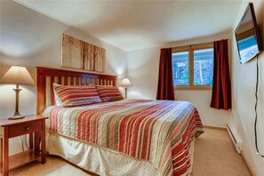 2 chambres, fer et planche à repasser, lit de bébé portatif, Wi-Fi