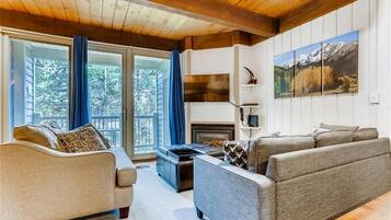 TV, fireplace, stereo