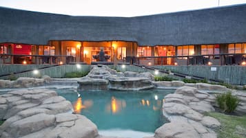2 outdoor pools, pool loungers