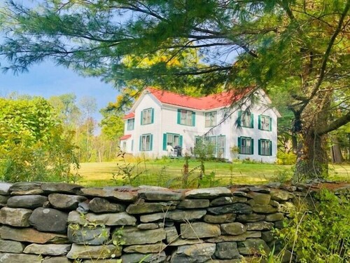 Charming Farmhouse - quiet, private & peaceful 